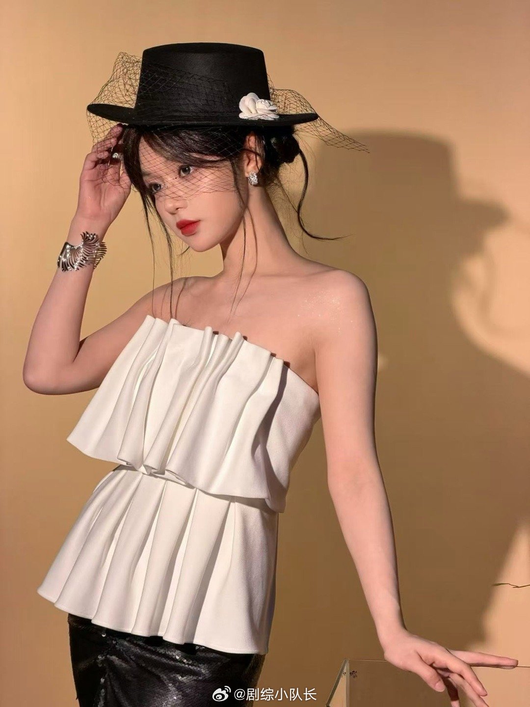 黄霄雲新歌爱如蝉翼 面包的新歌总是值得期待，这次《爱如蝉翼》还是自己作曲，明天必