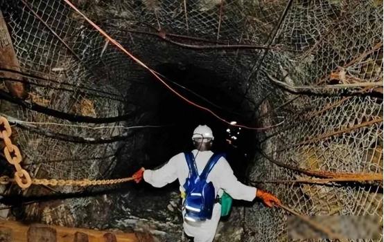 50多年后终于明白，当年苏联挖穿地球，为何挖到12262米就停了，钻孔停摆，高温