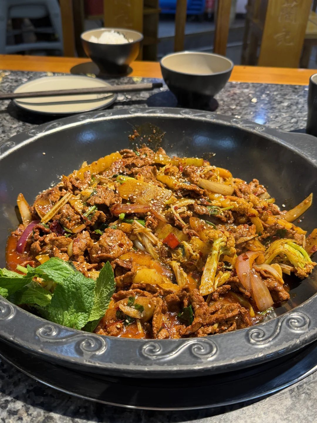 腾冲这家铜瓢干锅黄牛肉真的可以冲😋