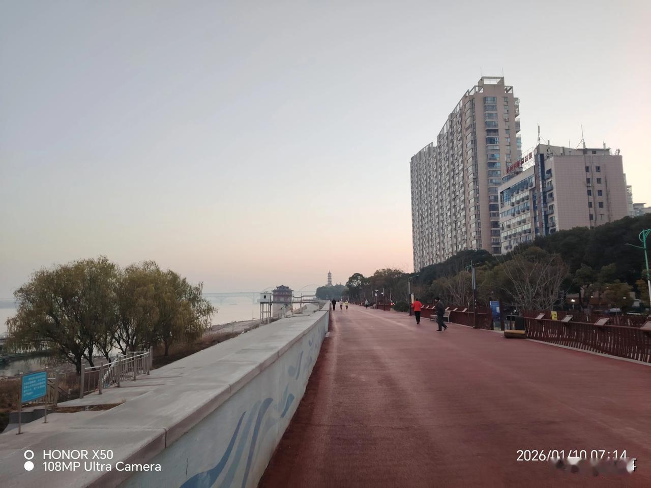 你认为年味越来越淡的原因是什么年味越来越淡的原因是人们生活提高了