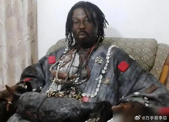 一个加纳巫师，最近盯上了C罗。 他说，2026年世界杯冠军，是葡萄牙的。 还给C