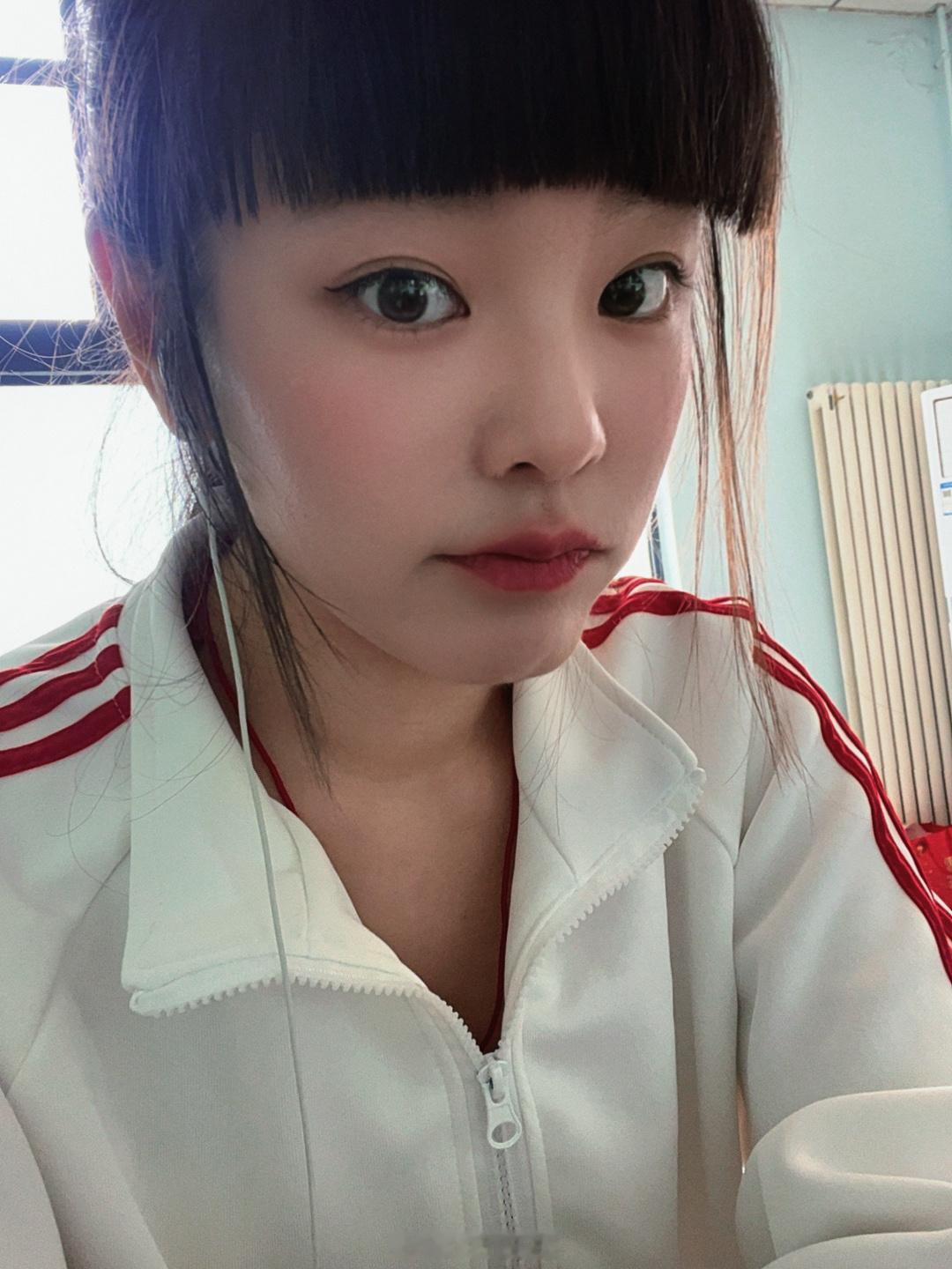 丁禹兮尔木萄全球品牌代言人尔木萄  尔木萄全套上妆工具：新手也能拿捏清透无瑕妈生