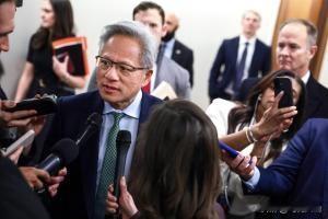 【黄仁勋忽然感叹：生意难做！遭遇前所未有的尴尬】

近日，英伟达CEO黄仁勋接受