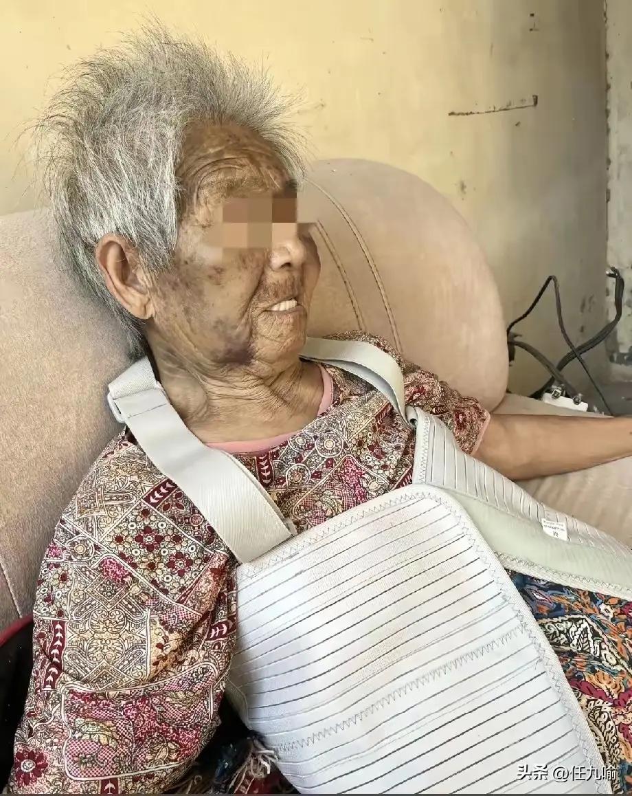 于心何忍呢？
85岁老人在养老院里，遭受院长母亲从凌晨3点到清晨，长达好几个小时