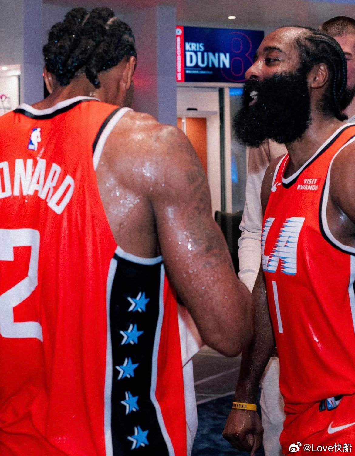 记者：你和詹姆斯哈登聊过了吗？小卡：聊过了，我和他谈过。不过我们之间的交流我想保