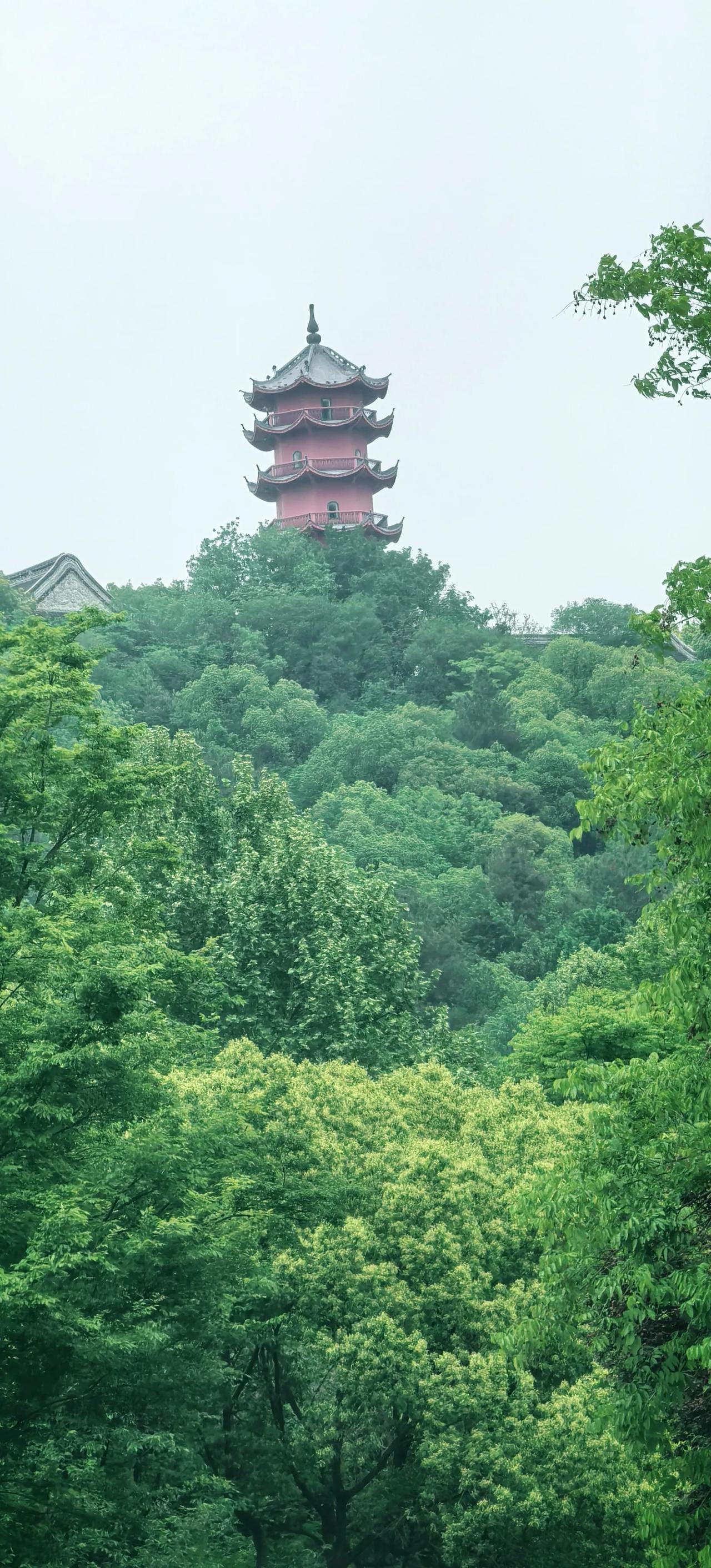 你觉得说到无锡，真正的地标是什么是锡山顶上的龙光塔