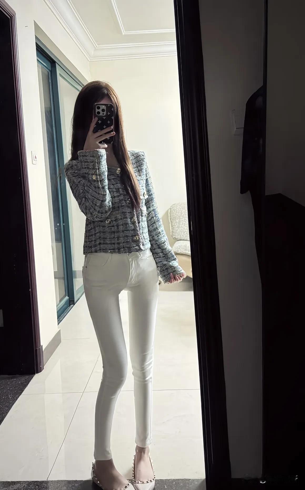 今日份白色小腿裤