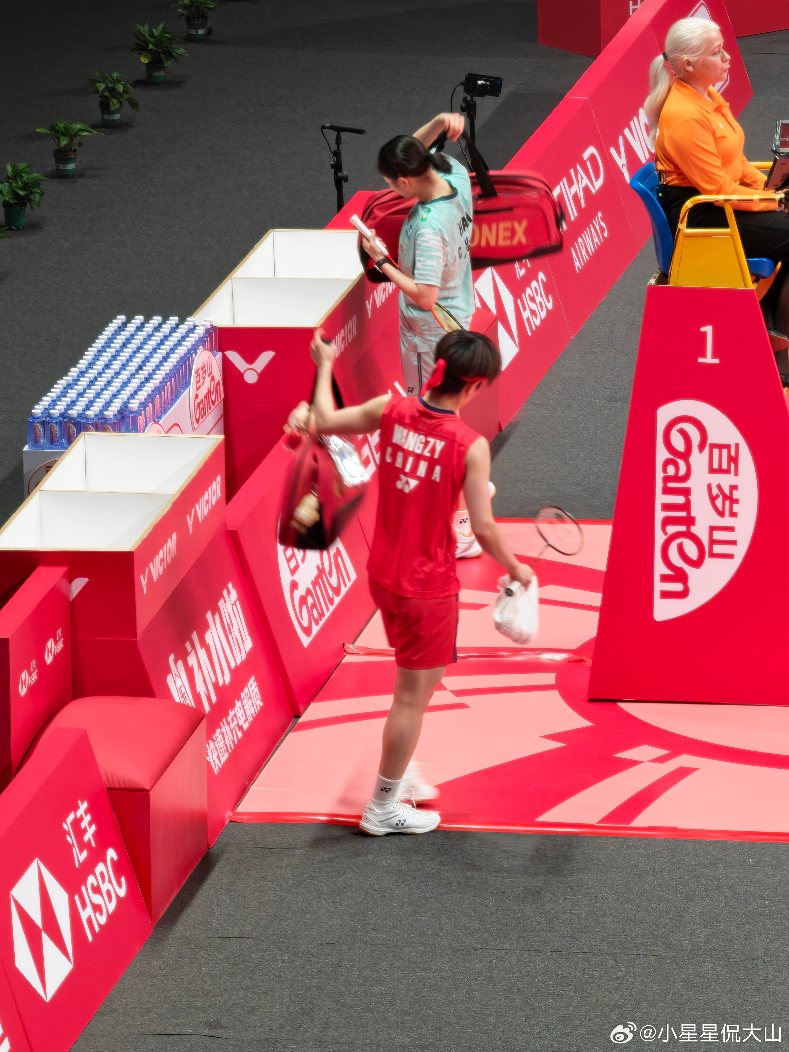 王祉怡🇨🇳 21-14 🇨🇳韩悦决胜杭州胜利在握2025年世界羽联年终总