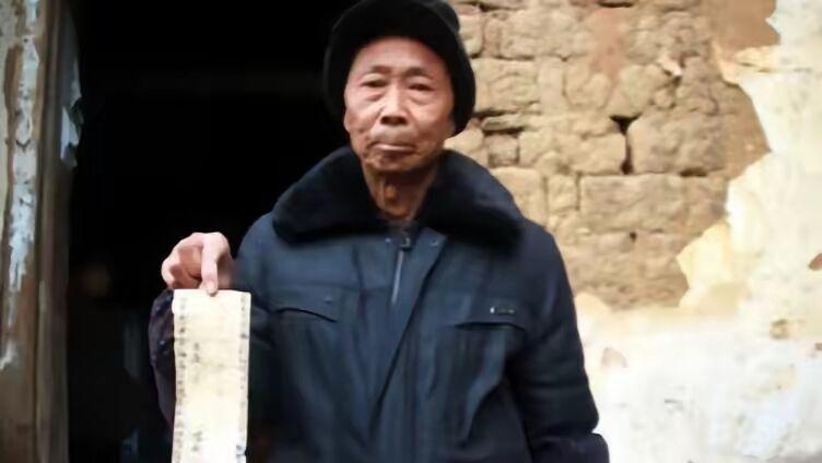 “红军欠了我们家400块大洋，现在可以还给我们了吗？”2015年，湖北孝感，一位