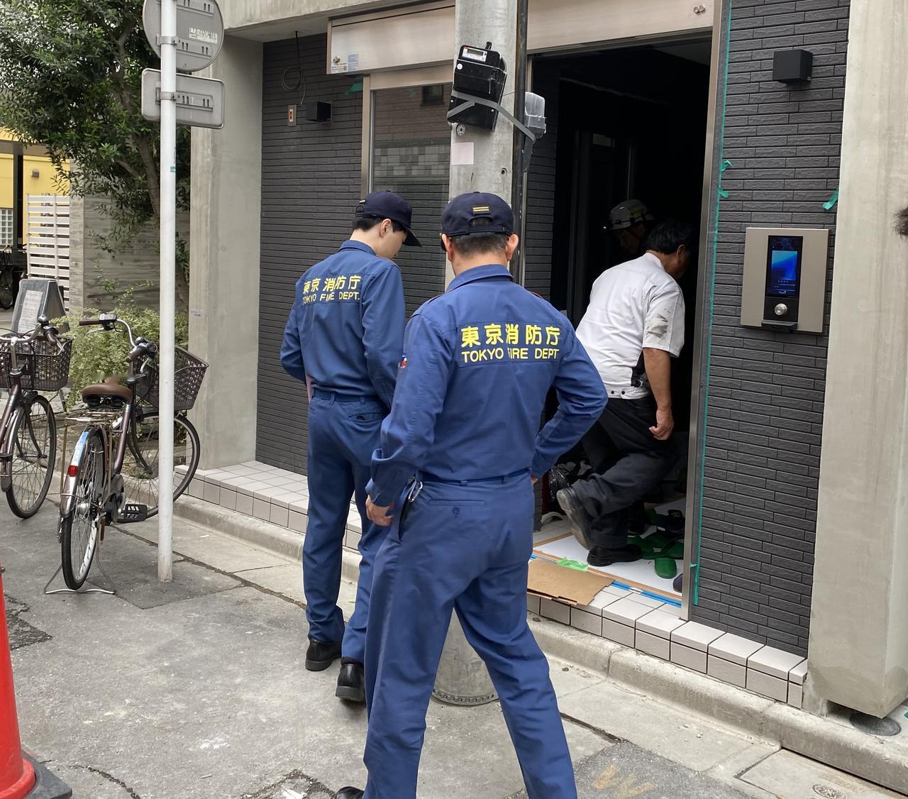 今天公司的项目进行消防验收。到场的是“东京消防厅”的检查人员2名，交通工具是两辆