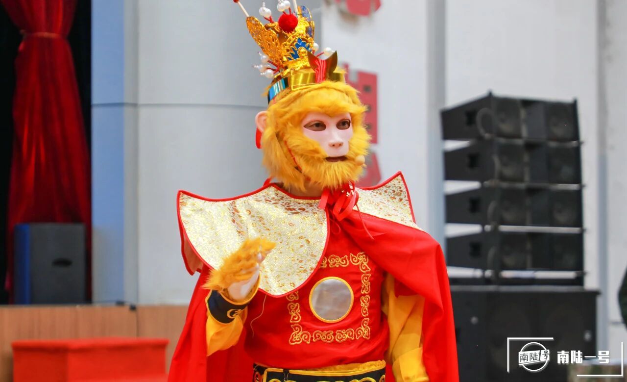 为了让教育课更有吸引力，部队教导员都开始cos孙悟空了！ 