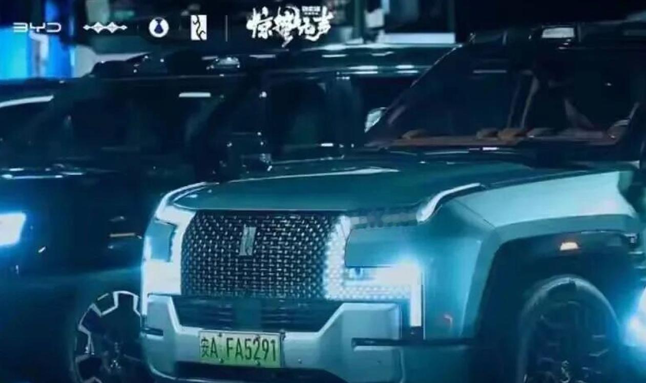 由国家安全部指导、张艺谋执导的春节档大片《惊蛰无声》震撼上映，影片中，比亚迪旗下