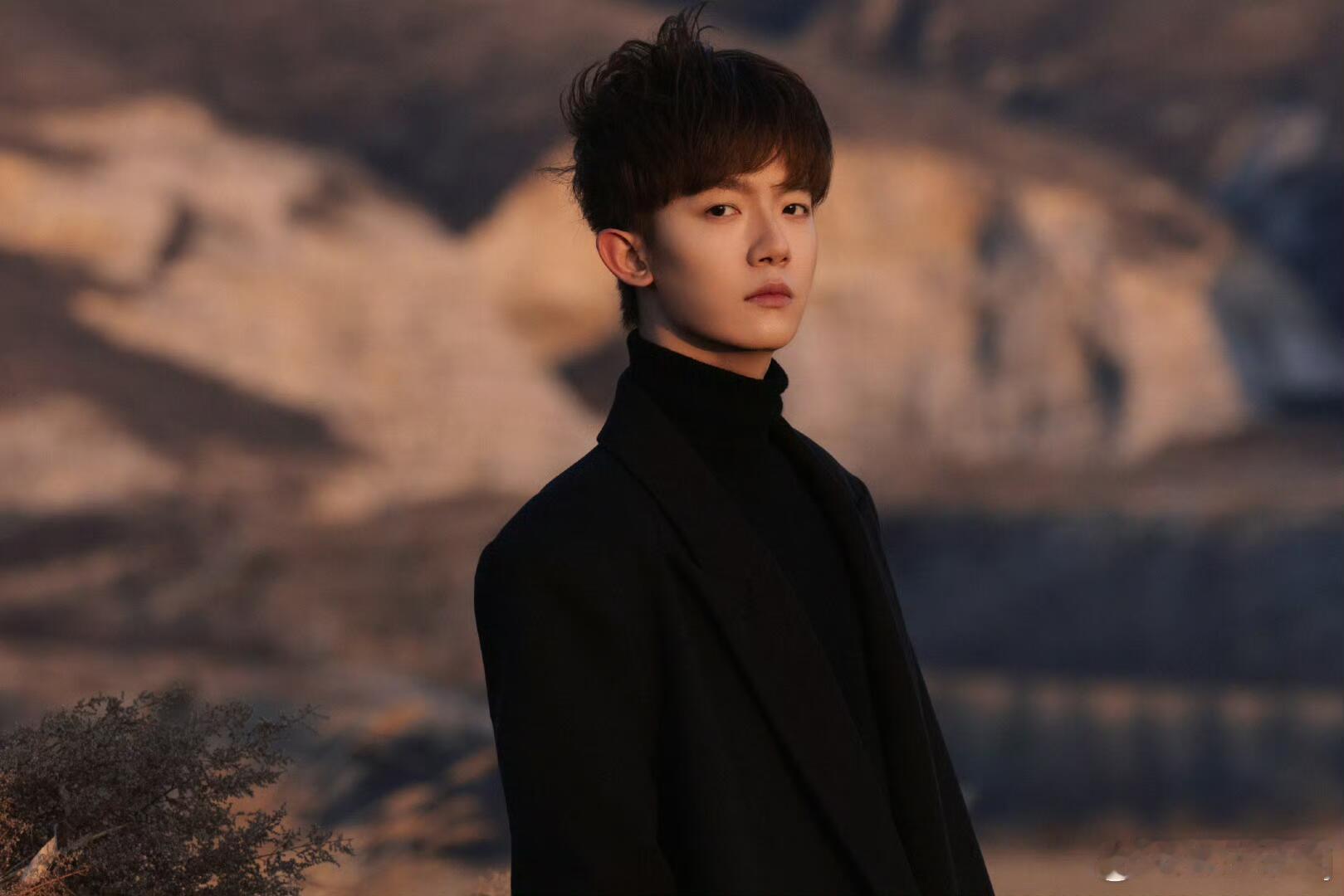 李明德 照片 凌晨看到热搜，还不知道李明德是谁，然后看照片才发现是鸣龙少年里面的