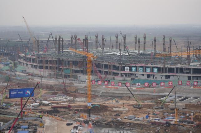 【重大突破！#合肥机场T2航站楼屋盖完成首次提升# 】12月7日，记者获悉，日前