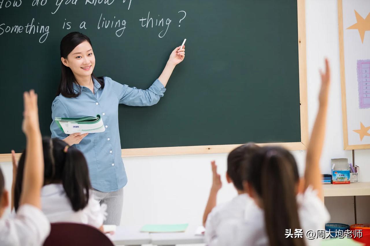 今天路过一个乡镇小学，校舍很气派，三幢教学楼、27间教室，六年前学校又近四百万新