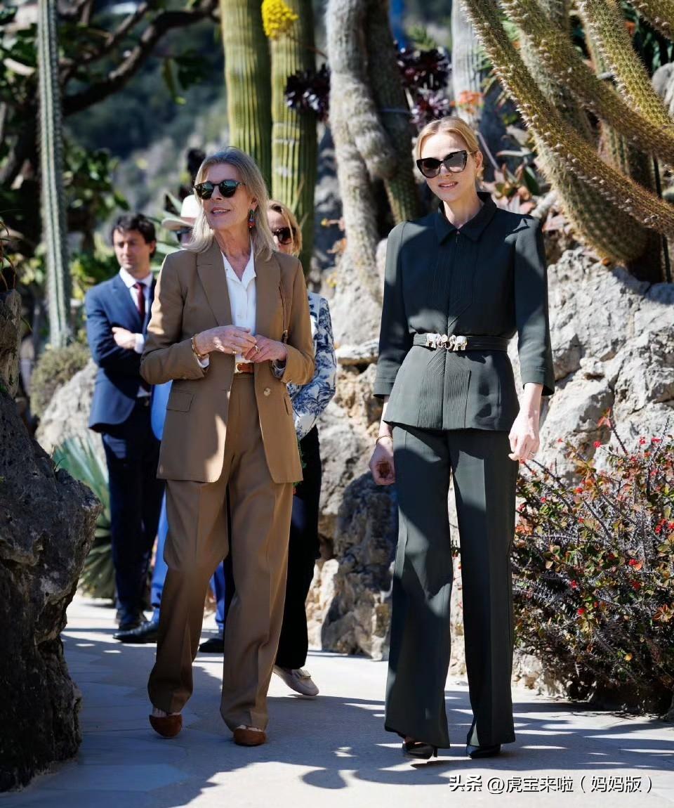 异域花园重新开放仪式上，阿尔贝亲王和夏琳王妃夫妇出席活动。夏琳王妃真是行走的衣架