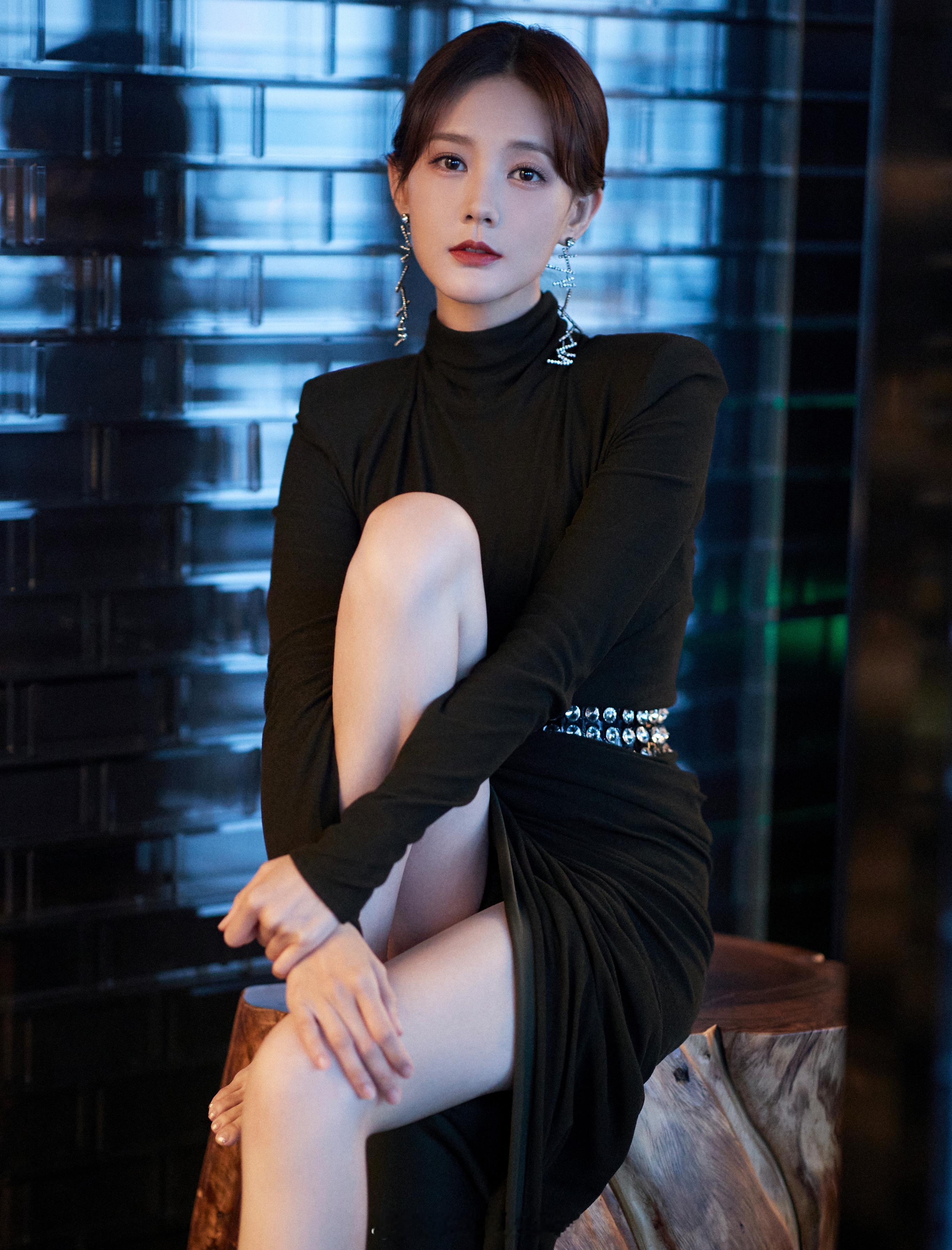 李一桐NYLON尼龙三周年活动造型，这谁不迷糊