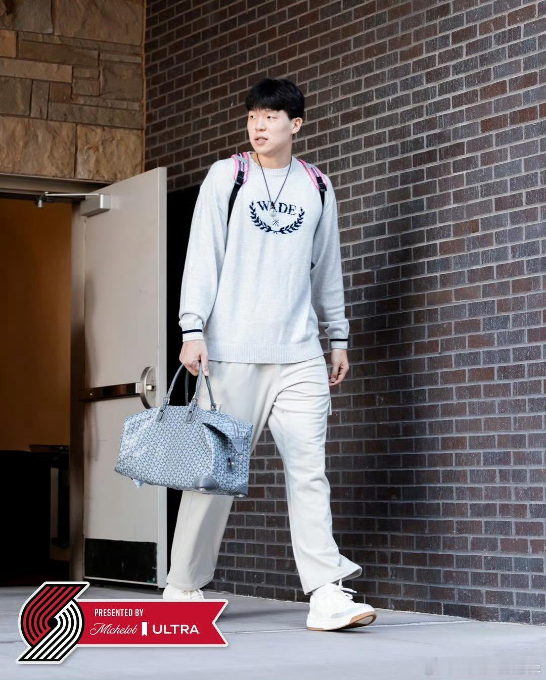 罗威不打，克林根下场后，里斯上了。杨瀚森还在替补席等时间！