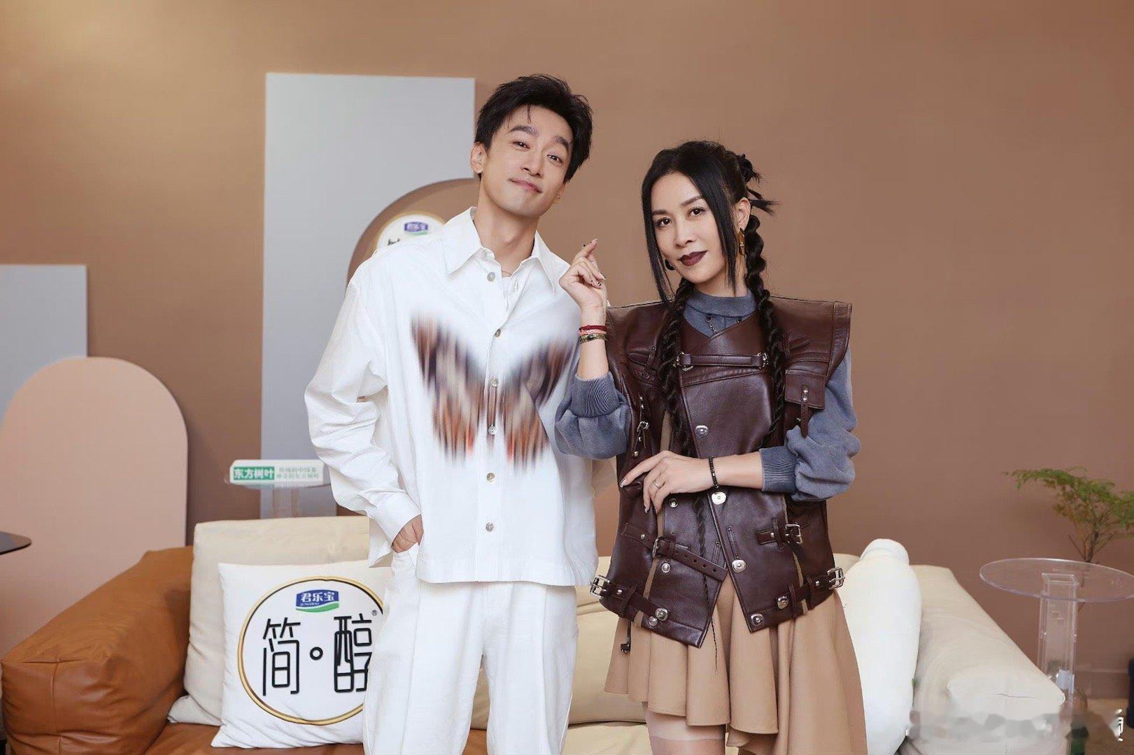 #那英彻底松了##那英松弛到我了#歌手直播那英彻底松了！！隔着屏幕都松弛到我了！