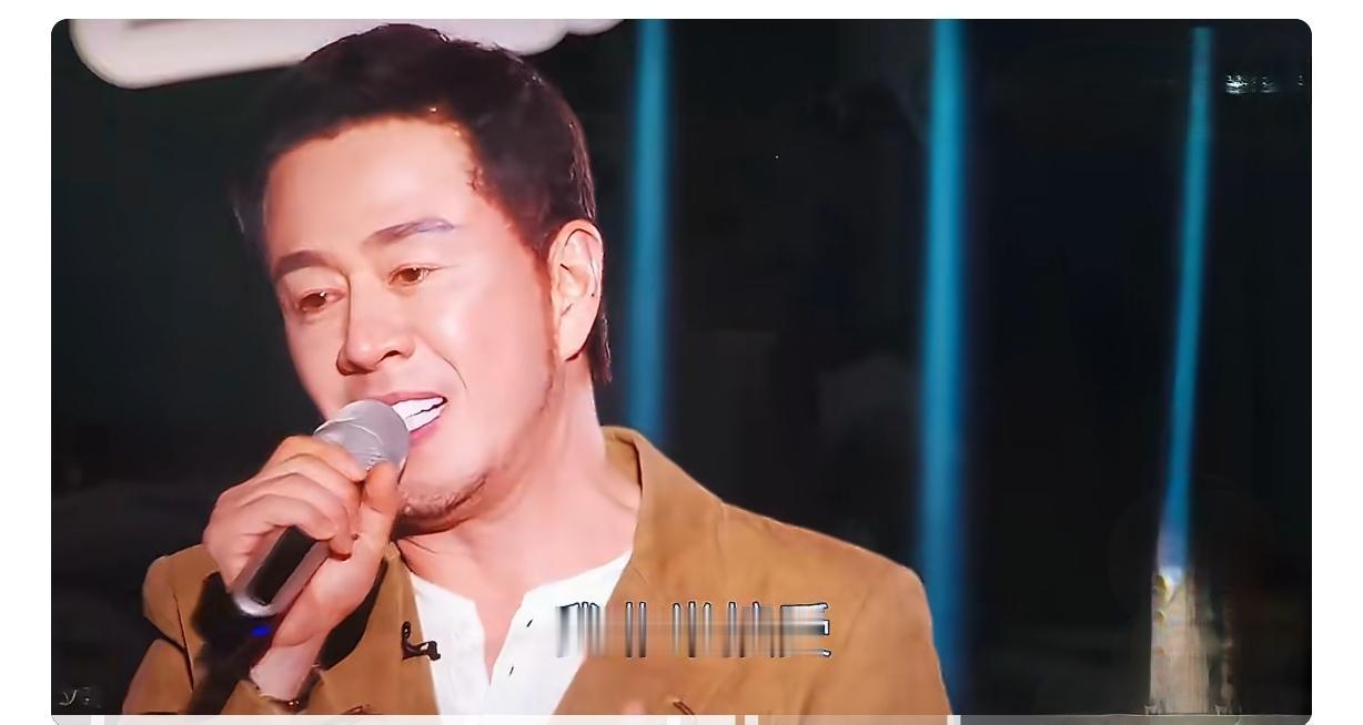 杨坤《歌手2026》淘汰感言引共鸣，对音乐的热爱从不止步
 
杨坤淘汰 歌手20