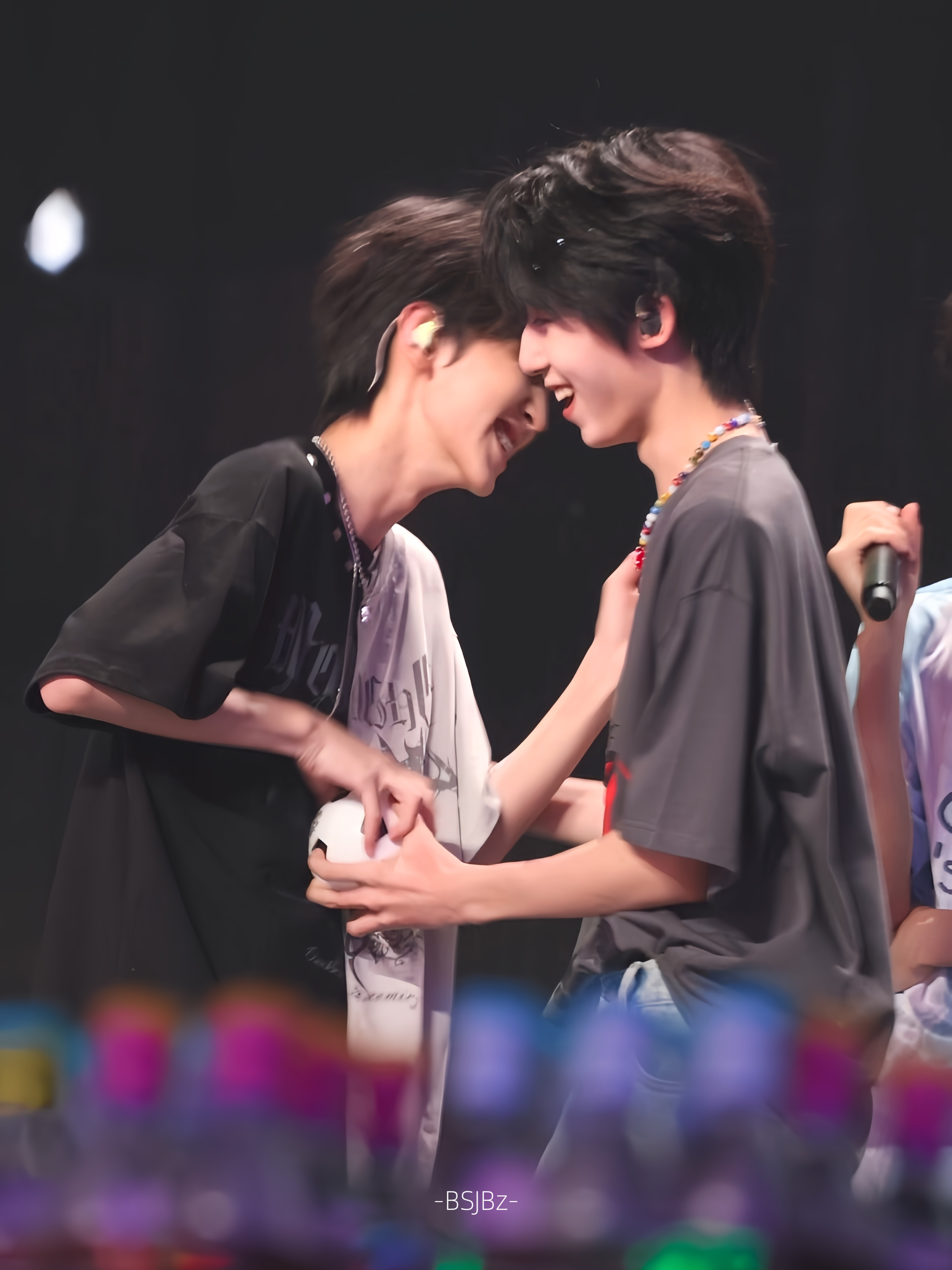 当我翻相册翻到了这张图…去年八月份的公演——游戏环节今年会不会更进一步呢？ 