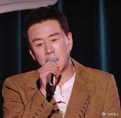 杨坤庾澄庆歌手一轮游杨坤淘汰眼眶红了 继庾澄庆之后杨坤上歌手又遭一轮游 