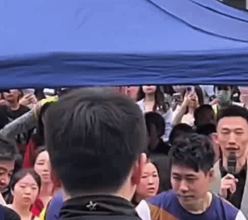 “让着我俩”[捂嘴哭]梦到哪天发哪天了[泪奔] ​​​