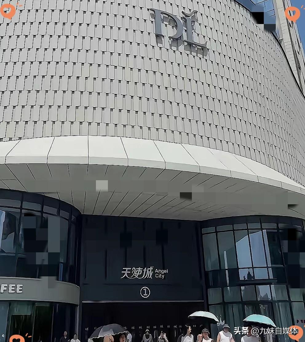 房东打电话来要涨租的时候，于东来没还价。
​第二天超市门口贴了一张纸：闭店。
房