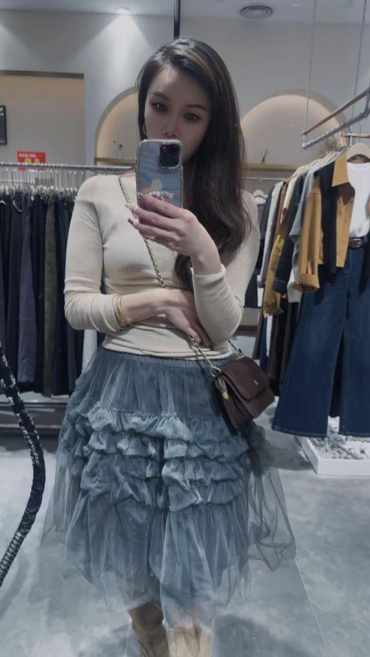 这个世界太随便了 语言没有重量 什么都可以随便 感情是 人也是