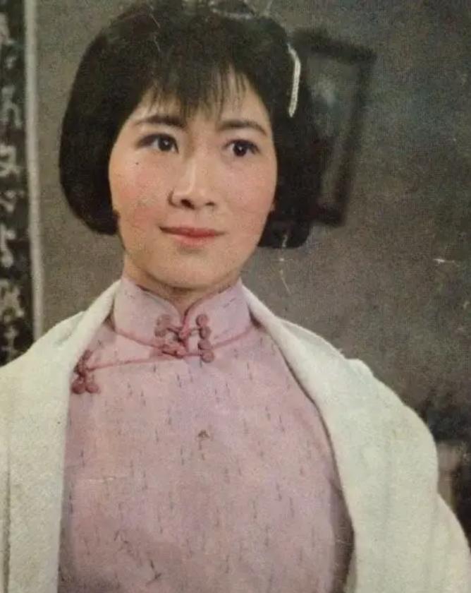 83岁女演员林盈 两度搭档王心刚 经历不幸婚姻后 如今优雅得像朵莲花娱乐