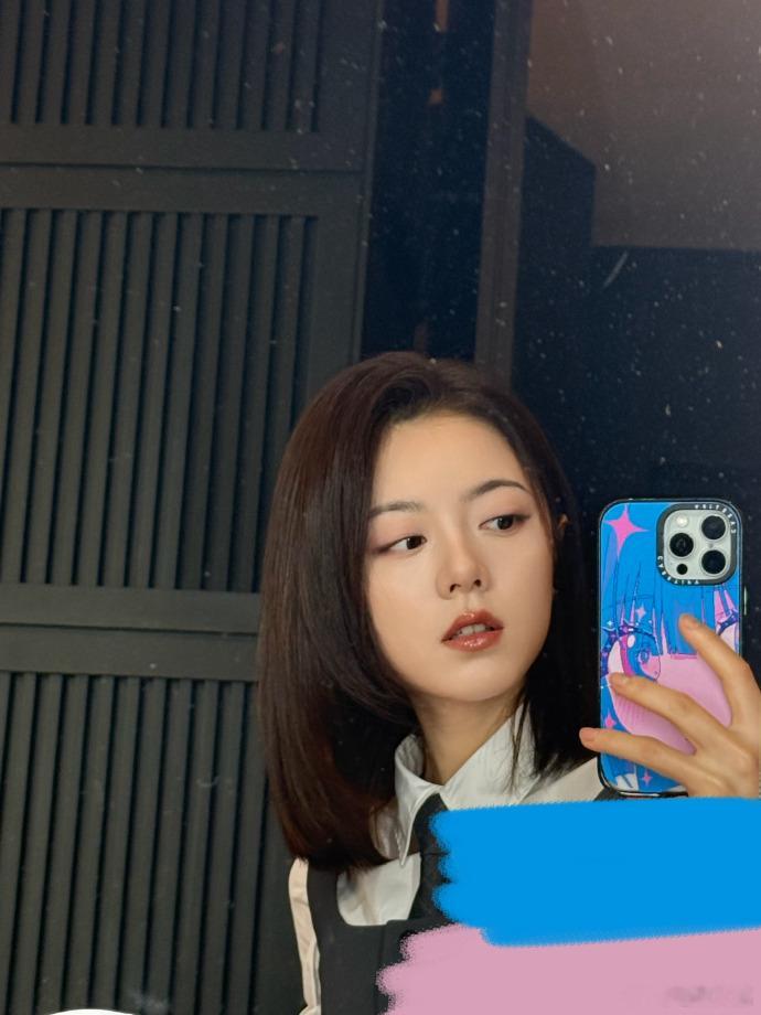 赵今麦18图剧照释出赵今麦剧照氛围感好绝18张剧照重磅释出，拼凑徐迟完整鲜活的人