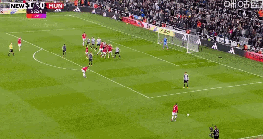 曼联1-2纽卡，卡里克执教以来首场失利，红魔11场英超不败终结。继输埃弗顿后，曼