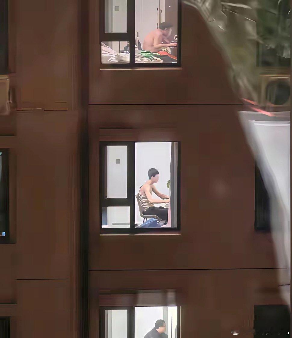 太励志了，深夜了都还在认真学习 