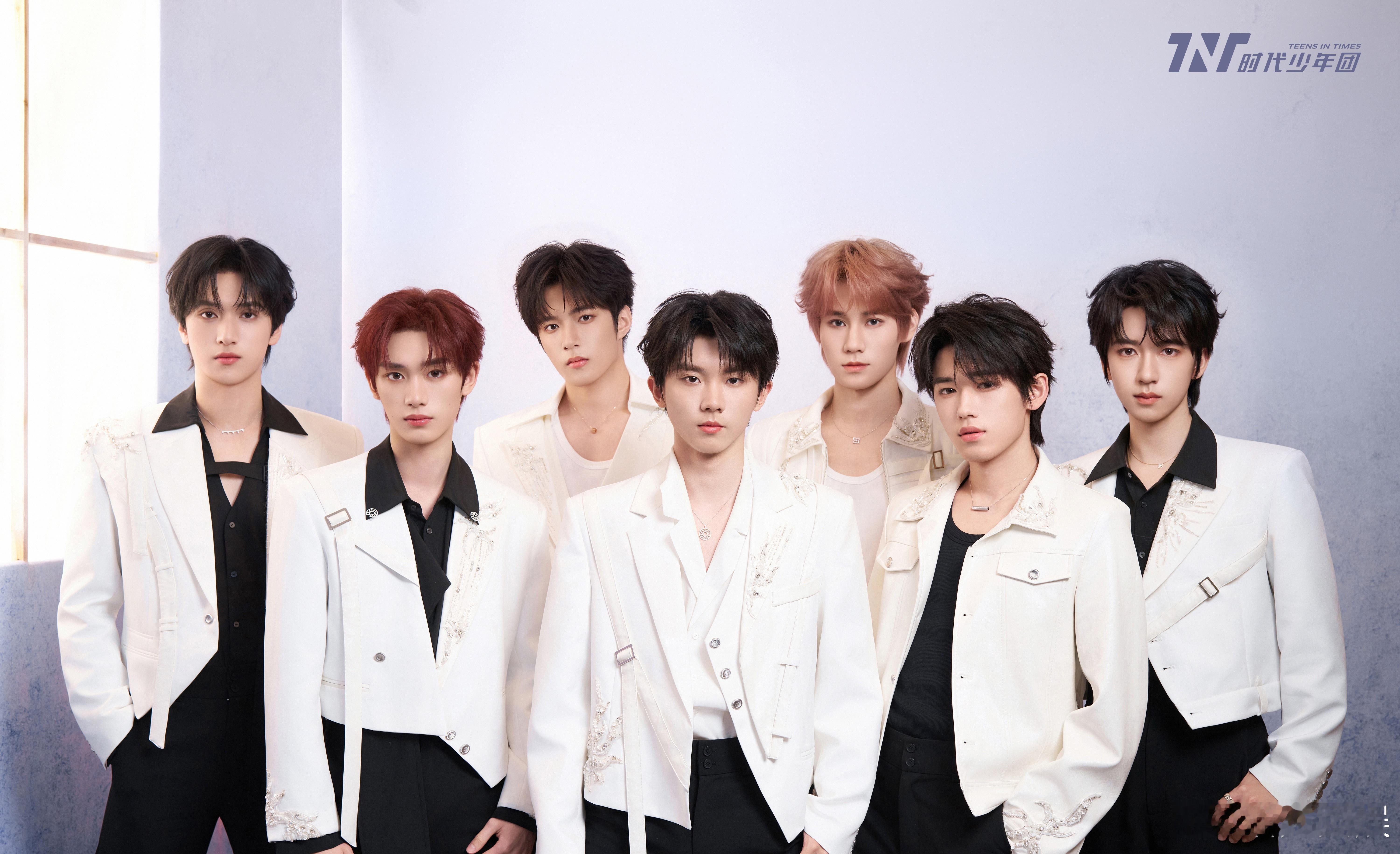 时代少年团跨年演唱会造型他们的造型真的不能有特点一点吗？感觉太中规中矩了，乍一看