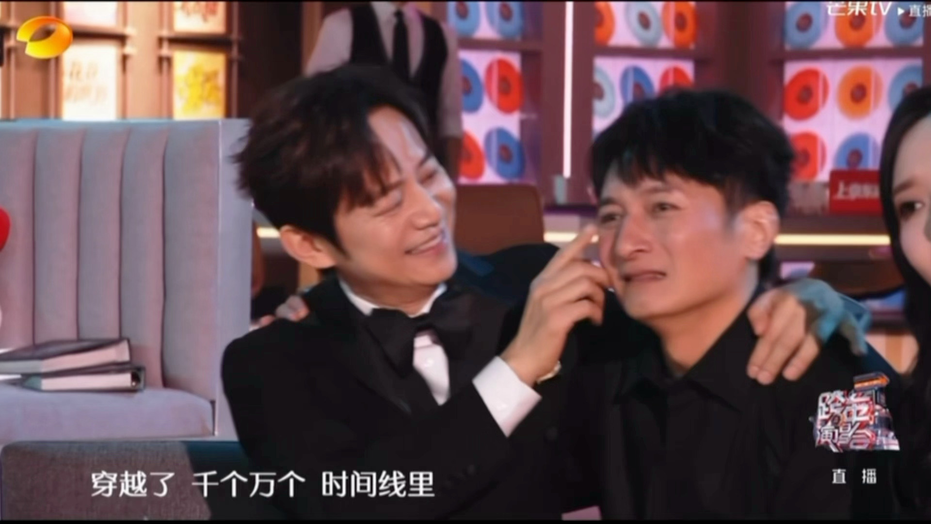 啊啊啊看个跨年没想到还有何炅李维嘉等着我呢！ 