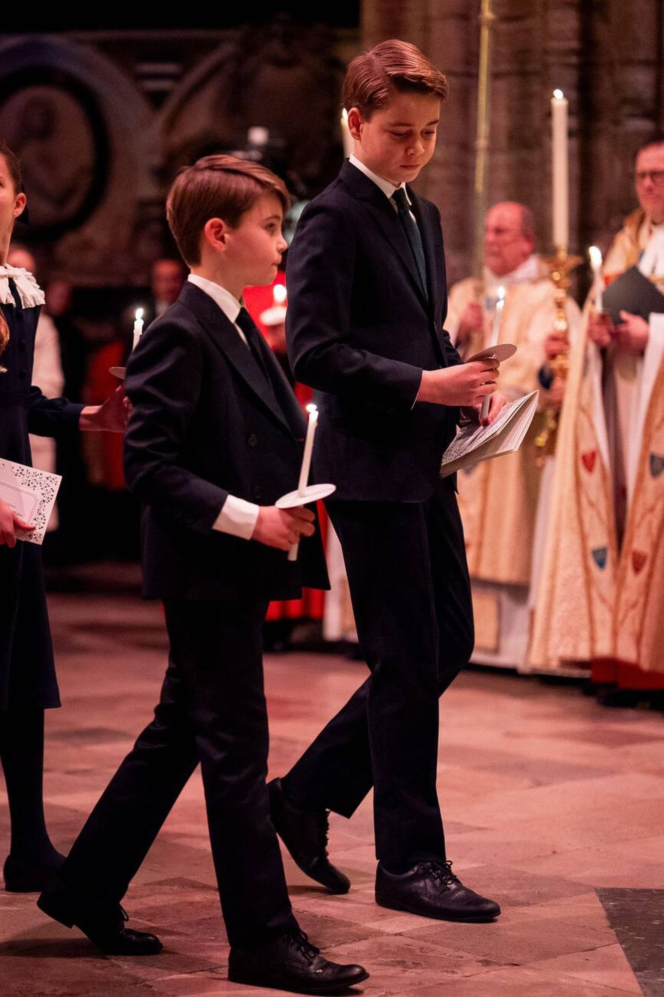 圣诞颂歌音乐会新照~平安夜临近，外媒又释出了部分威尔士一家出席圣诞颂歌音乐会的照