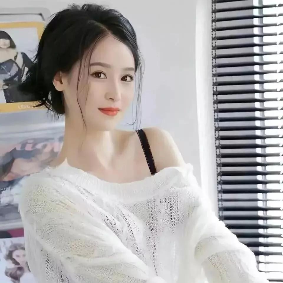 温柔甜美的白衬衫，轻松休闲的午后时光。少女感白衬衣 气质通勤白衬衫 气质白衬衫 