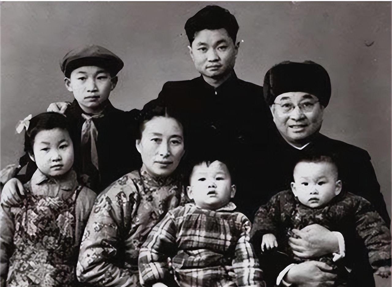 2010年1月4日，陈赓将军的妻子傅涯因病逝世，在她去世后不久，陈赓将军的子女便