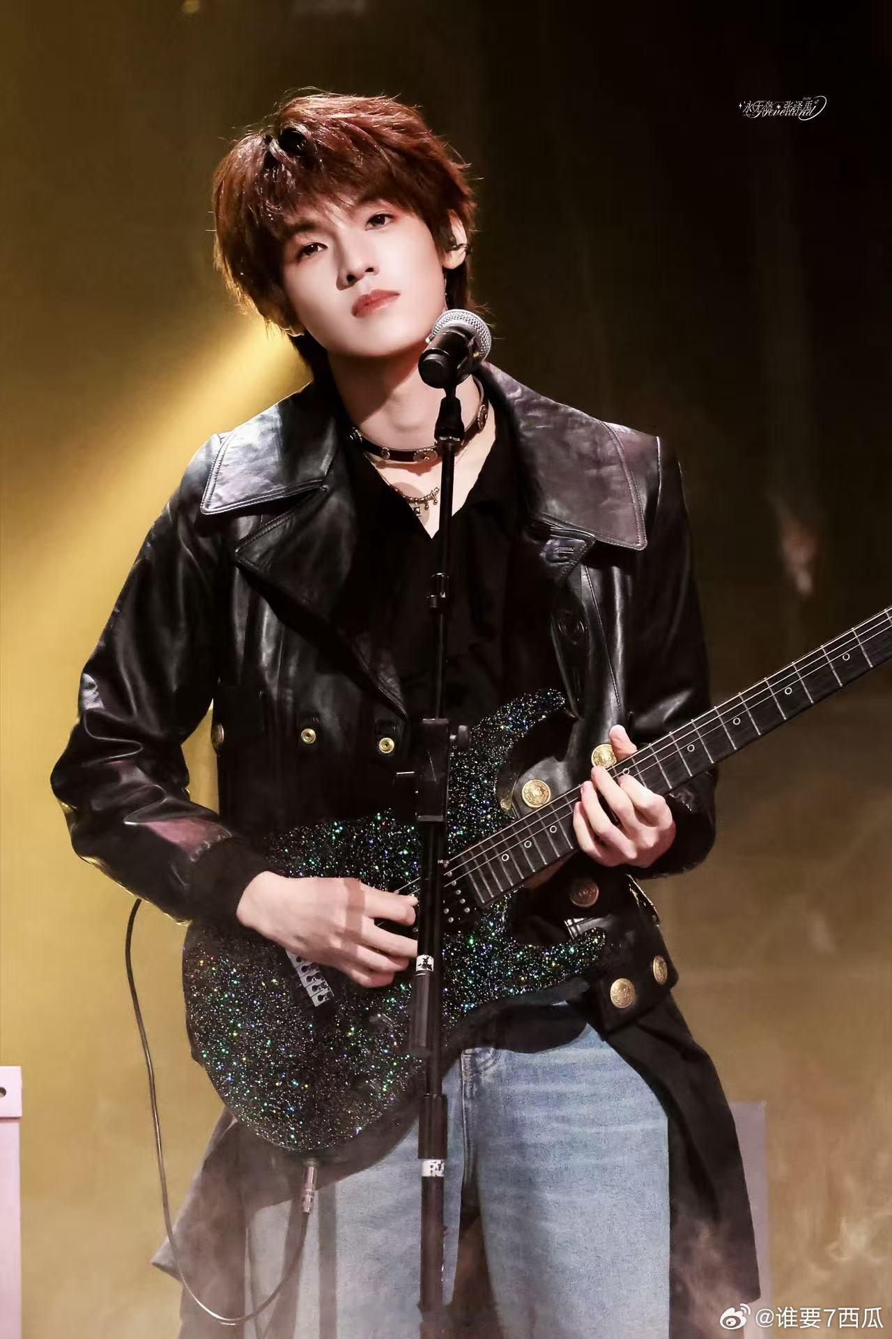 张泽禹心似狂潮声压张泽禹电吉他solo 谁能想到心似狂潮能有这么炸的改编，张泽禹