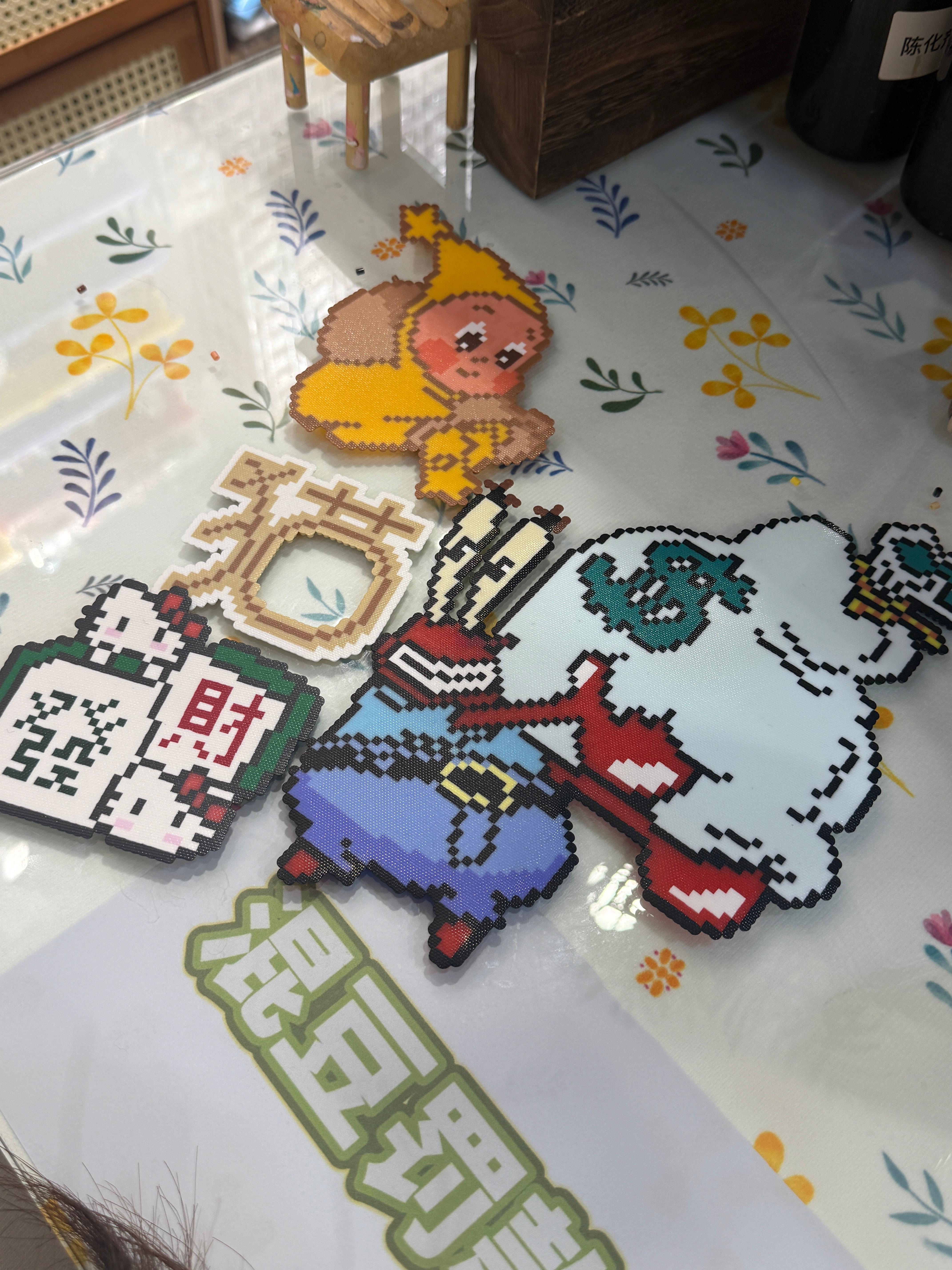 前段时间拼豆特别火的时候也打算自己买一套放家里玩，但一看价格配齐一套实在有点太贵