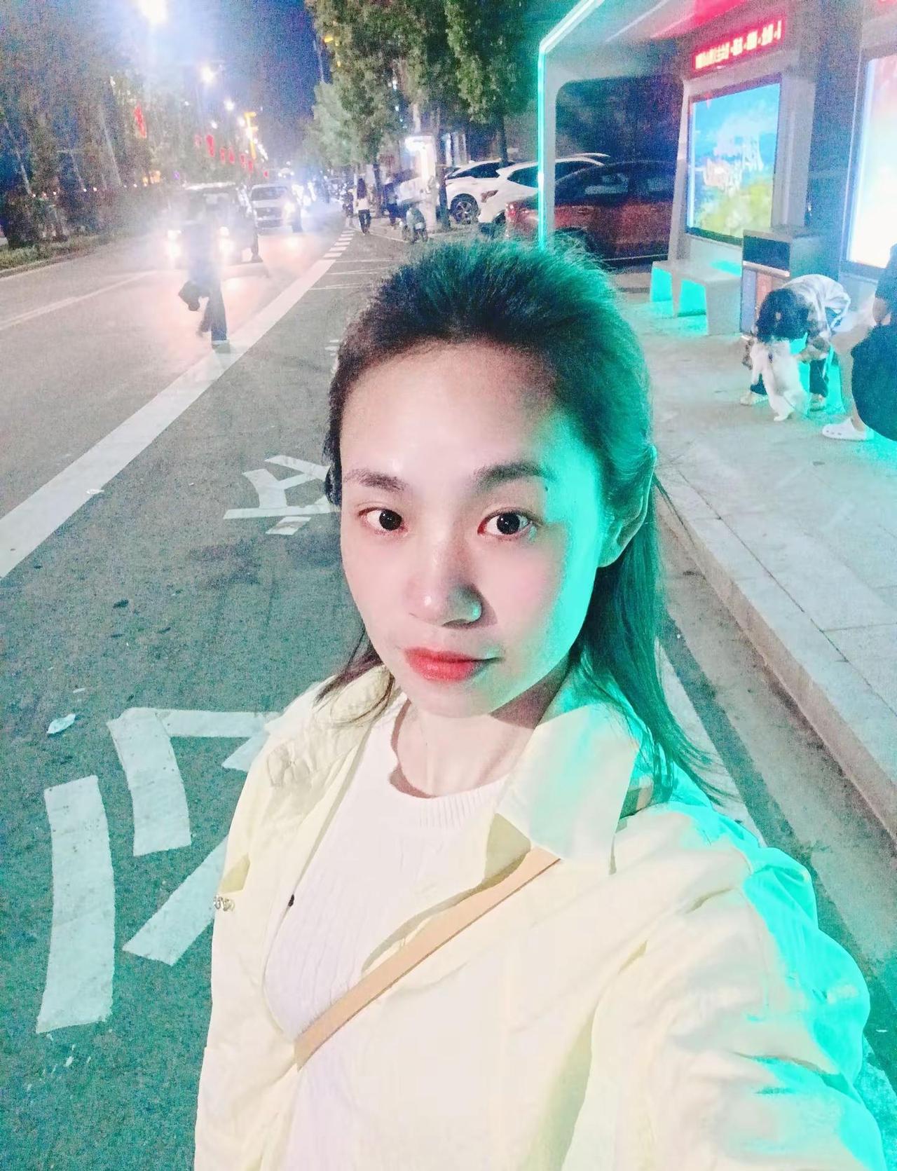 沅江北岸今天通路了，辰溪的车站台都高大尚了！街景随拍
