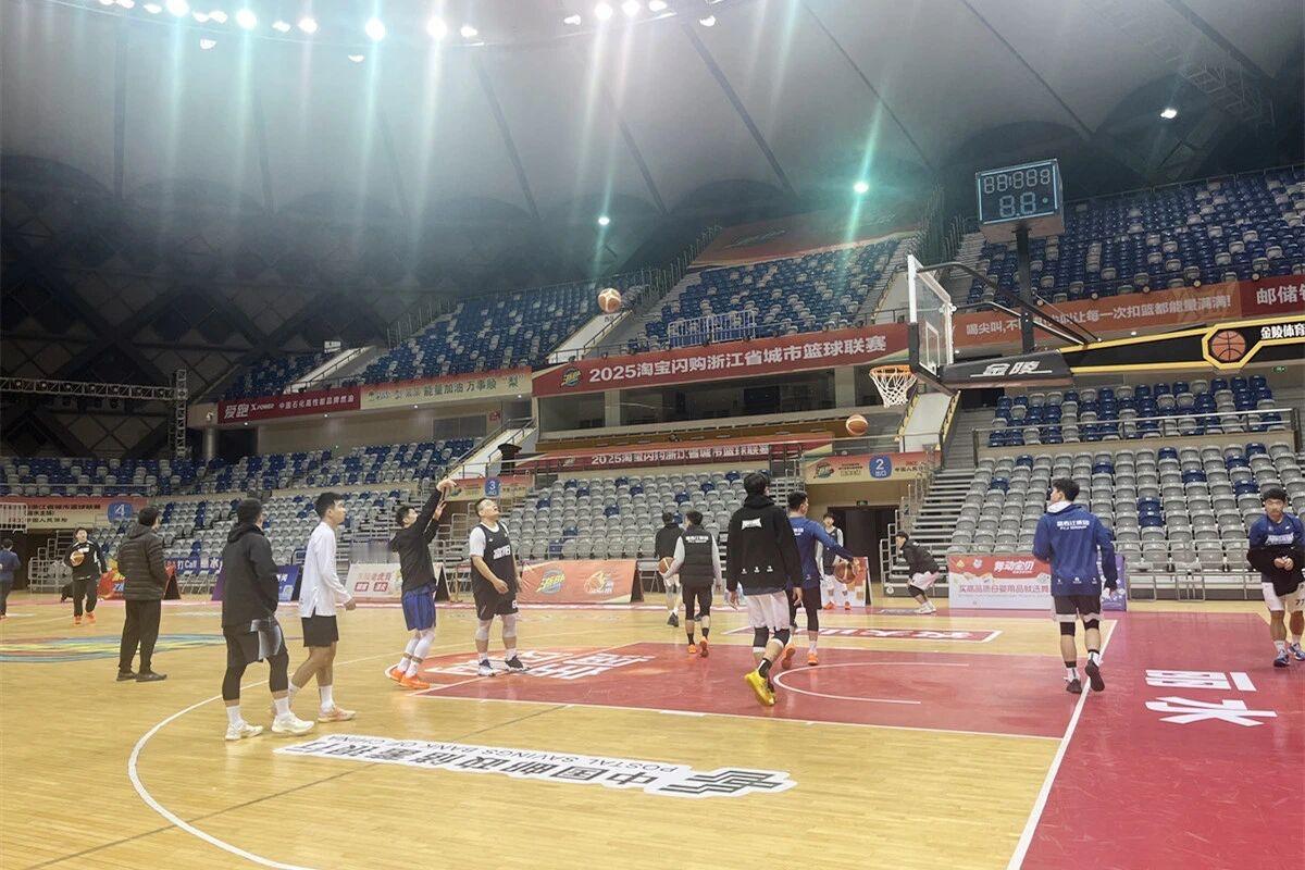 B组榜首之争，就在今晚，他来了！
今天这场比赛可以说是季军争夺赛的提前预演了！丽