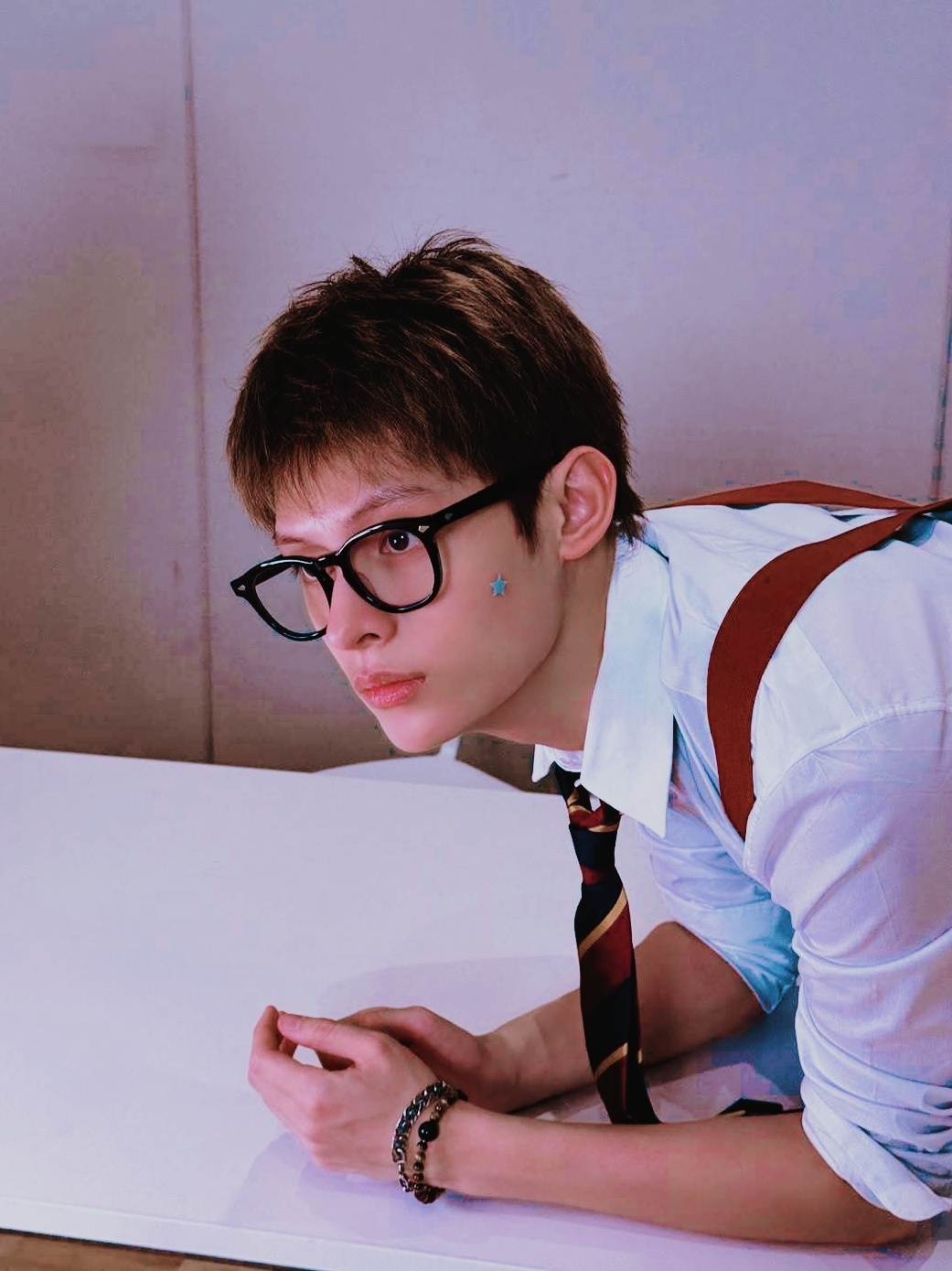 赵雨凡JAMES 🦅赵雨凡 本意是想搞那种职场电影感的，但没搞出来😭可是我又