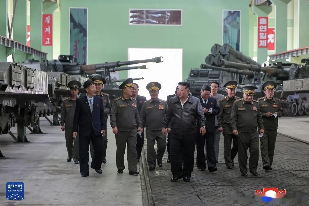 金正恩近日视察重要军工企业，了解了上半年度主要武器战斗技术器材生产情况。金正恩视