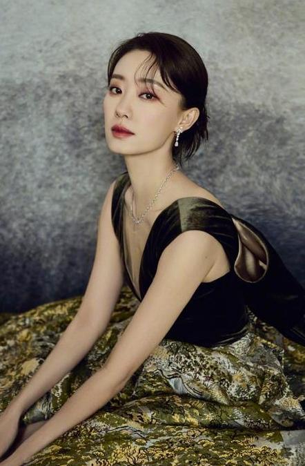 ，当妈， 没娃，恋爱
 
越长大越发现，我的人生真的跳出了所有人的既定剧本！该做