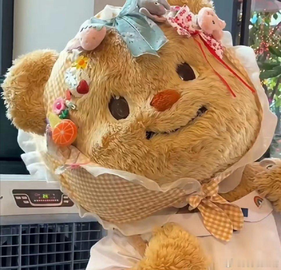 #黄油小熊##奚梦瑶和婆婆排队买黄油小熊# 谁都不会拒绝这么一只炒鸡可爱的黄油小
