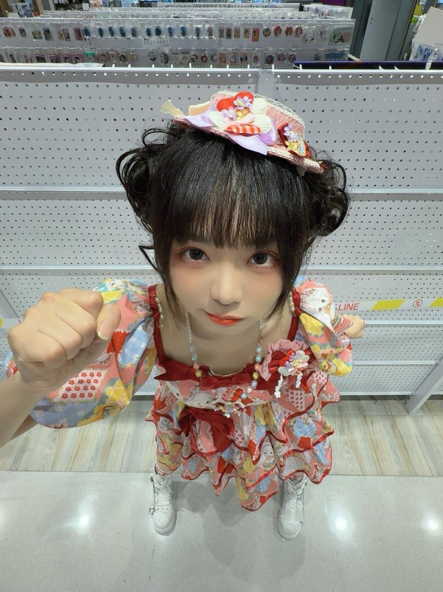 如果你看扁我那我就扁扁地走开[拜托]兜系少女[超话] ​​​