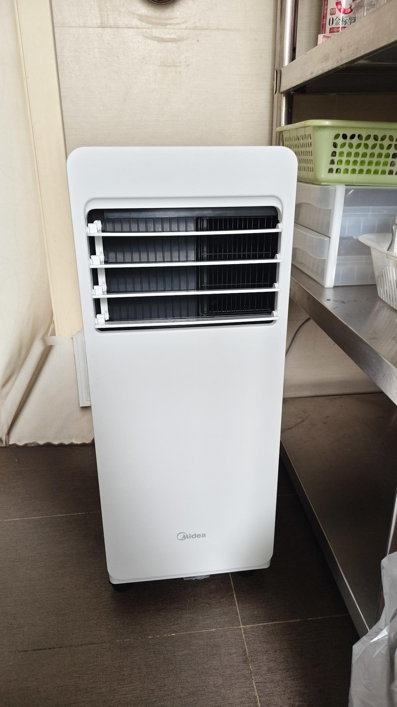 《今夏据说酷热难熬，邻居家厨房装了
这小玩意，22℃下享清凉》
    官媒都预