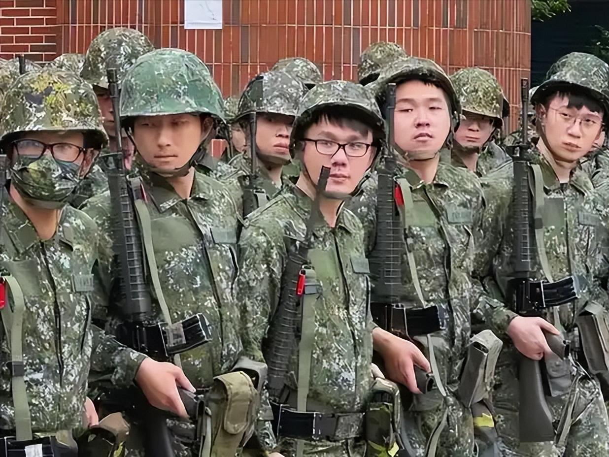 台湾回归在即！问题来了，当部队开始登陆、履行接管台湾的责任时，台湾还有30万武装