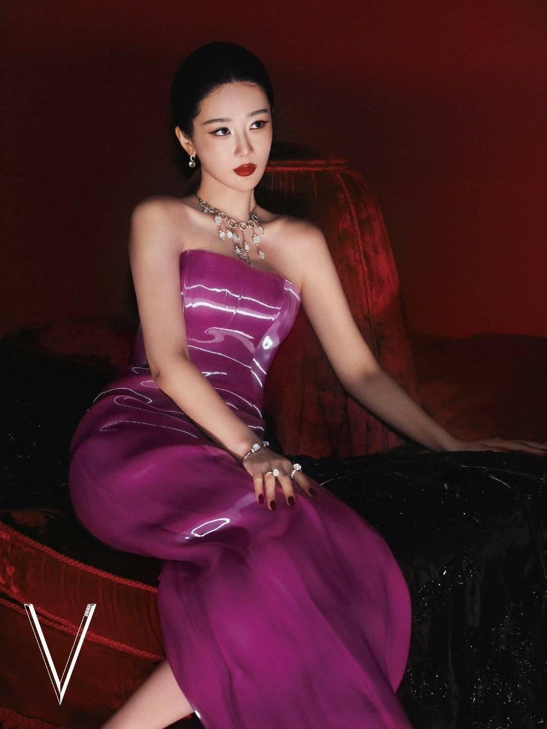 杨紫V中文版金九封面，太美辣